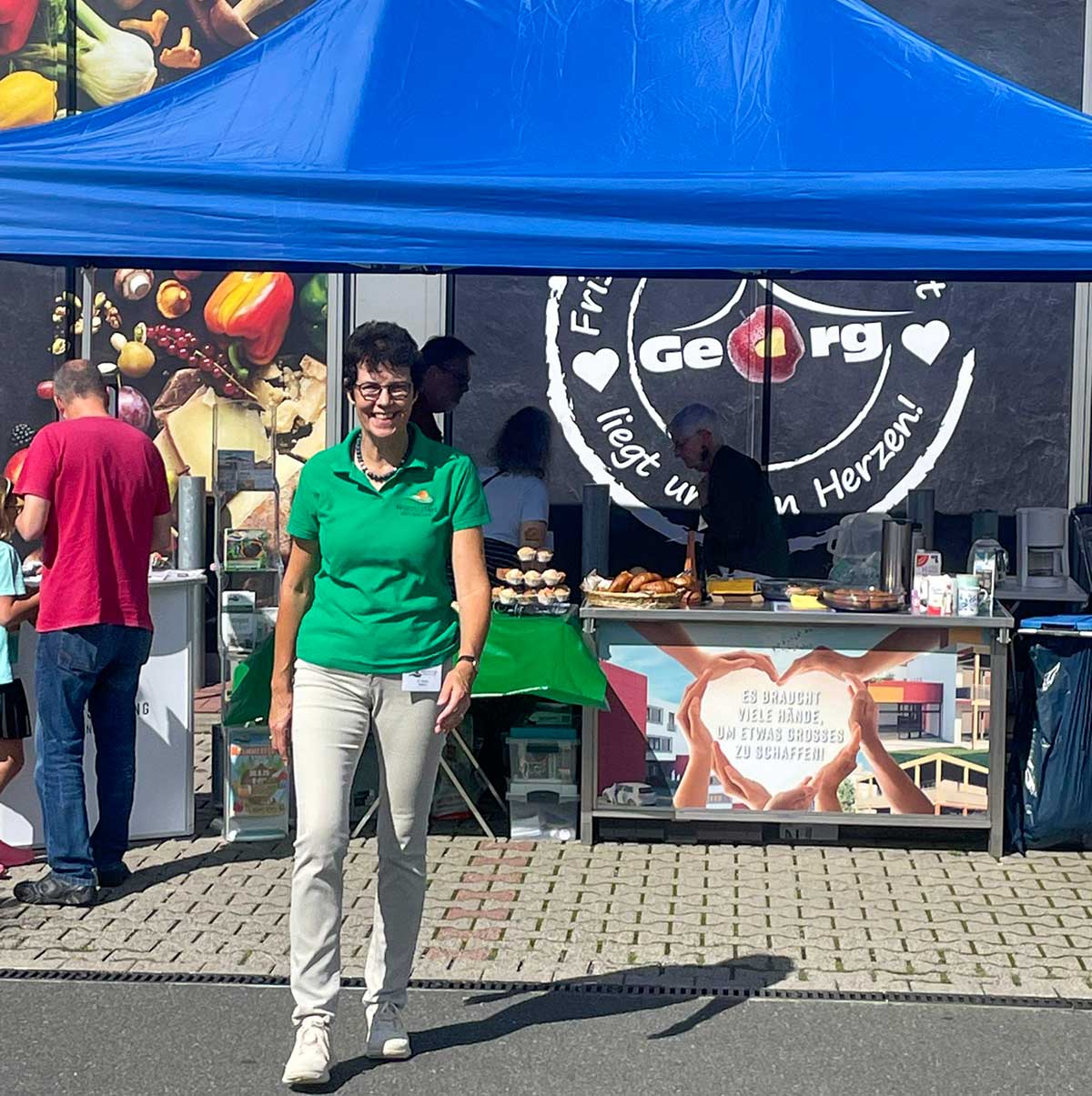 Sommerfest auf dem Parkplatz bei Edeka