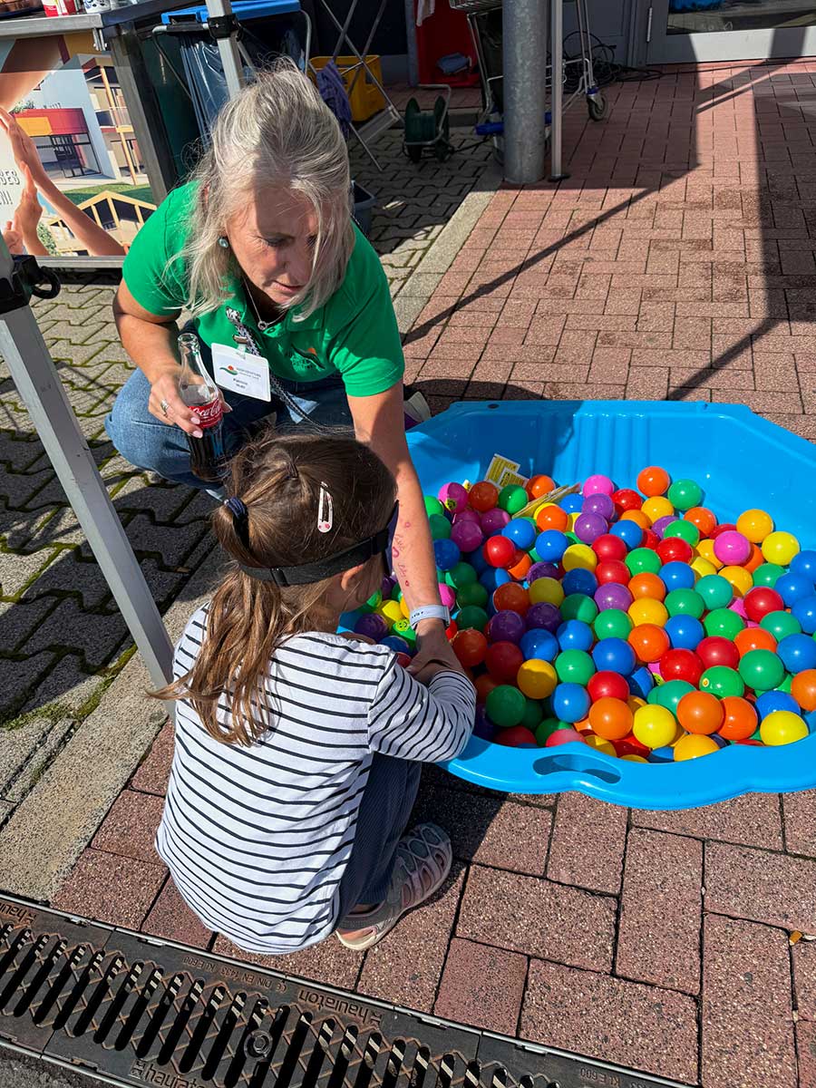 Sommerfest auf dem Parkplatz bei Edeka