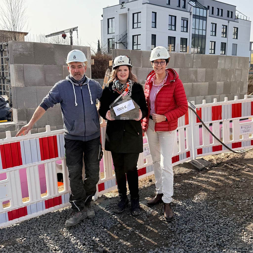 Wunderbare Geldübergabe auf der Baustelle