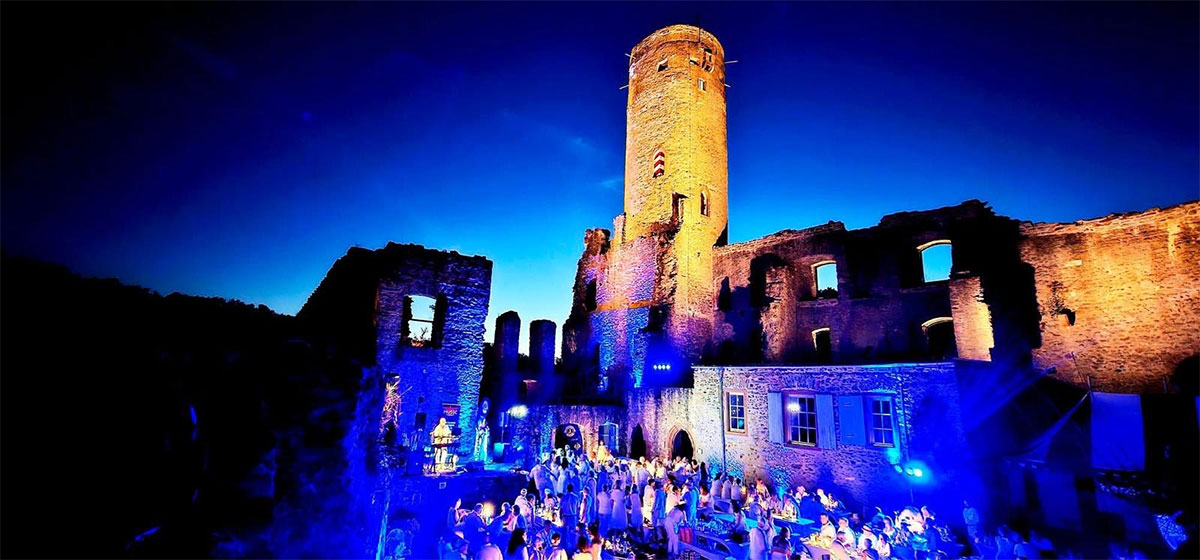 Charity Diner en Blanc auf Burg Eppstein