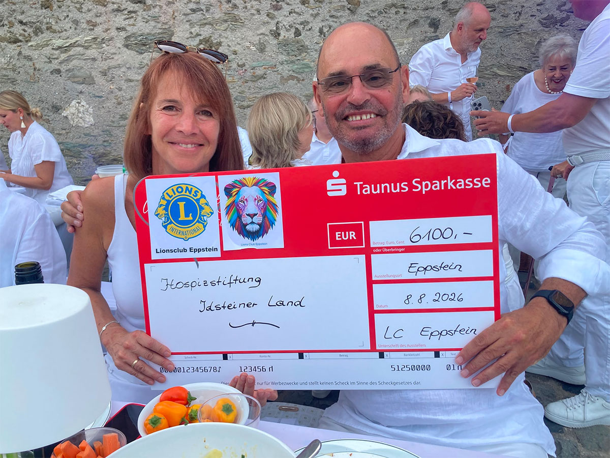 Charity Diner en Blanc auf Burg Eppstein